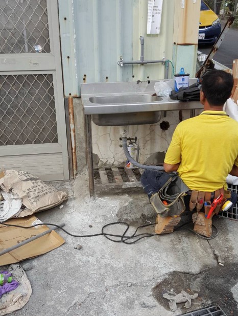 台中室內配線, 台中室內配管, 台中水電師傅, 台中水電工, 台中舊屋翻新, 台中舊屋重新配管, 台中水管埋設, 台中換馬桶, 台中換水龍頭, 台中舊屋翻新, 台中房子結構補強